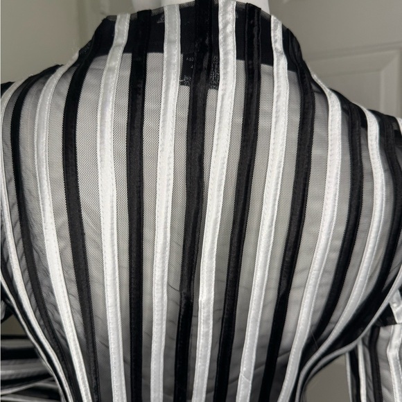 T&J Designs Black and White Graphic Tunic with Mandarin Collar - Picture 7 of 16